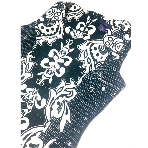 Body Slimming Black & White Shift Dress - Picture 6 of 11